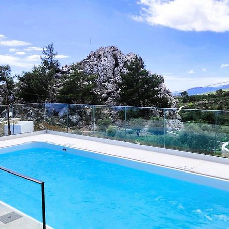 Villa M - Villa With Private Pool And Yard Anatolí Kültér fotó